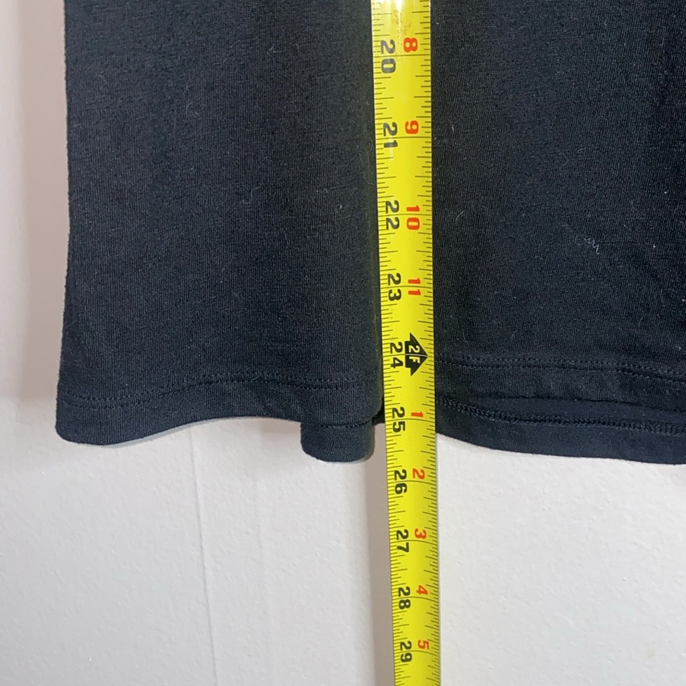 🎈Adorable black workout tee with cute back design! - Picture 4 of 7